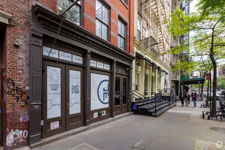 More Photos Of 355 W Broadway, New York Storefront Retail Office For Lease