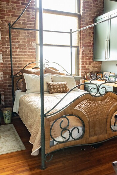 More Photos Of 112 18th St N, Birmingham Storefront For Sale