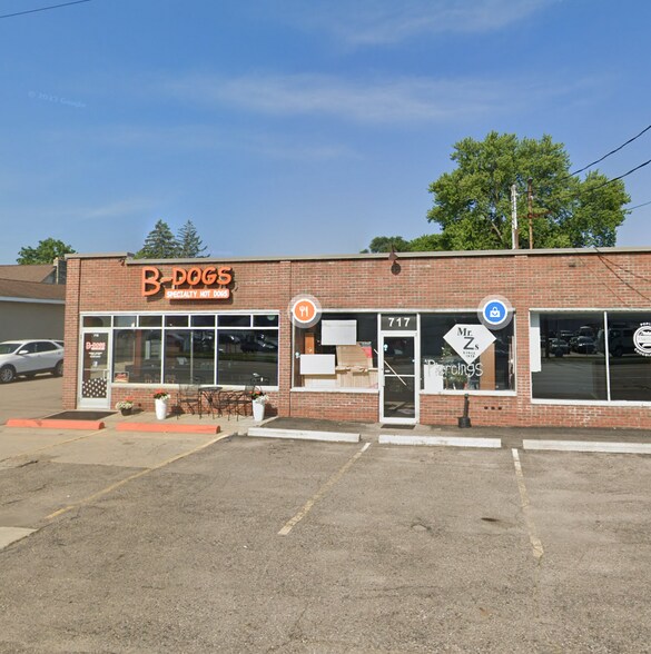 More Photos Of 715-725 N State Rd, Davison Freestanding For Lease
