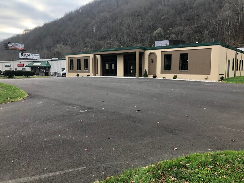 6601 MacCorkle Ave SE, Charleston, WV 25304 Flex/R&D For Lease