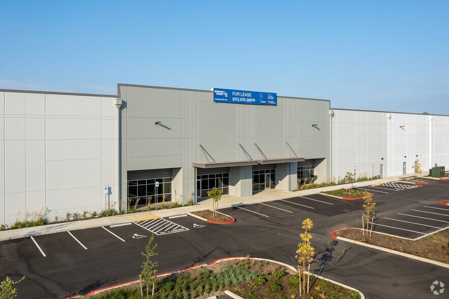 More Photos Of 755 NE Columbia Blvd, Portland Unknown For Lease