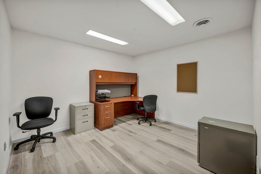 More Photos Of 1824 E Broad St, Columbus Office Residential For Lease