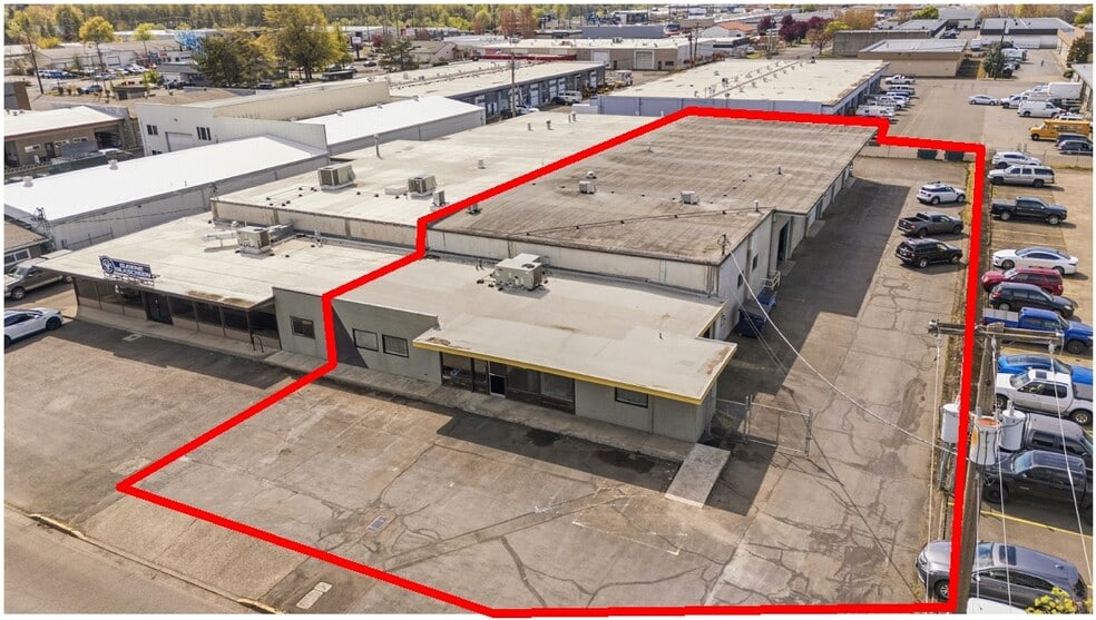 More Photos Of 940 Wilson St, Eugene Showroom For Sale