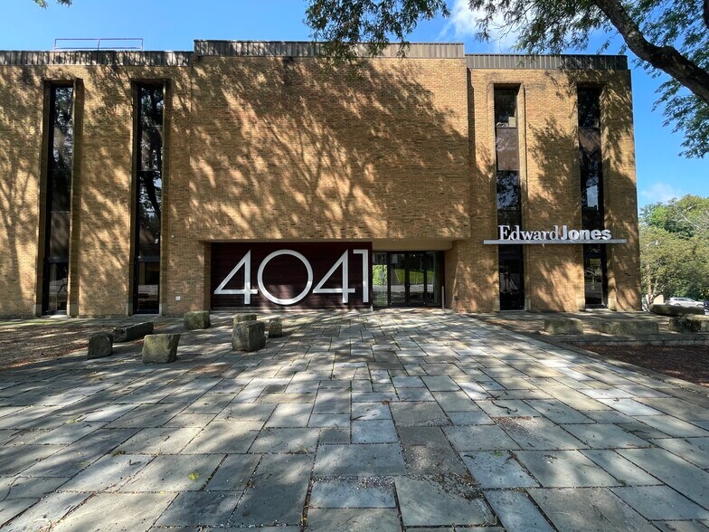 Primary Photo Of 4041 N High St, Columbus Office For Lease