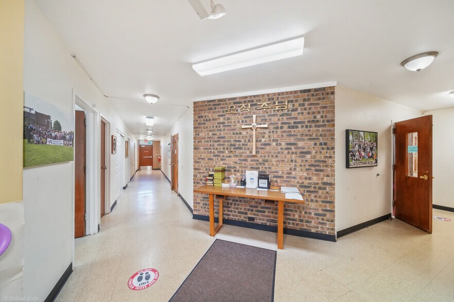 More Photos Of 800 Beau Drive, Des Plaines Religious Facility For Sale