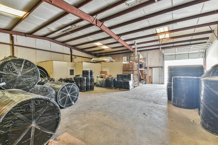 More Photos Of 11230 Timber Tech, Tomball Light Distribution For Sale