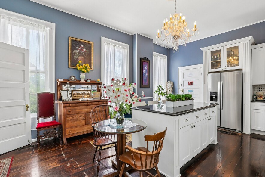 More Photos Of 421 Howard St, San Antonio Hospitality For Sale