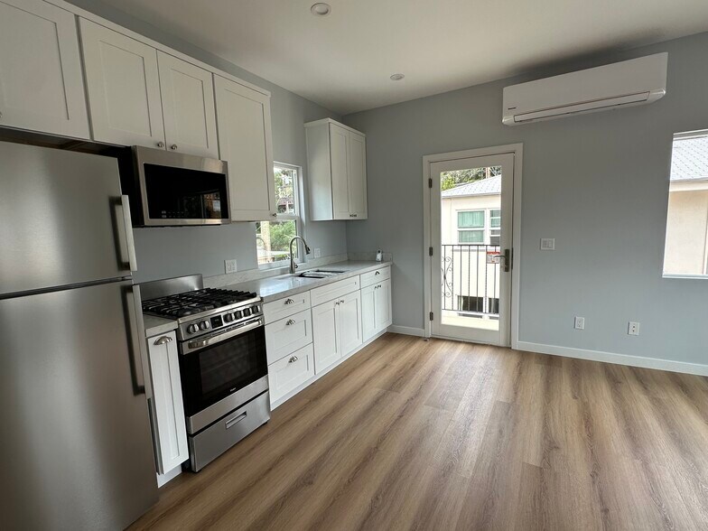 More Photos Of 2689 Reynard Way, San Diego Apartments For Sale