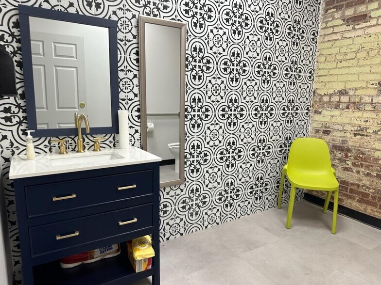 More Photos Of 510-512 Broad St, Rome Office For Sale