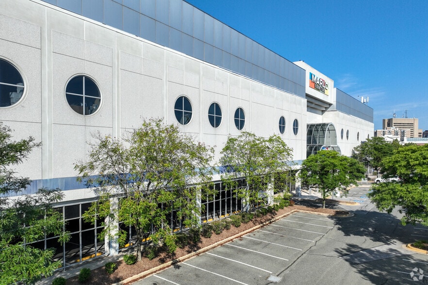 More Photos Of 725 Rockville Pike, Rockville Showroom For Lease