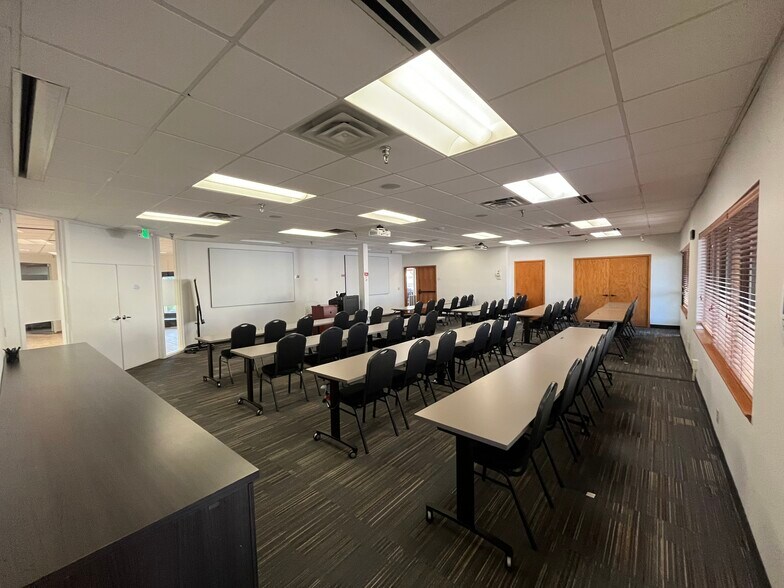 More Photos Of 5750 Lincoln Dr, Edina Office For Sale