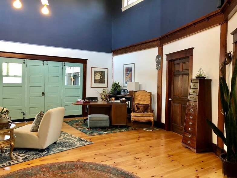 More Photos Of 7809 NE Everett St, Portland Religious Facility For Lease