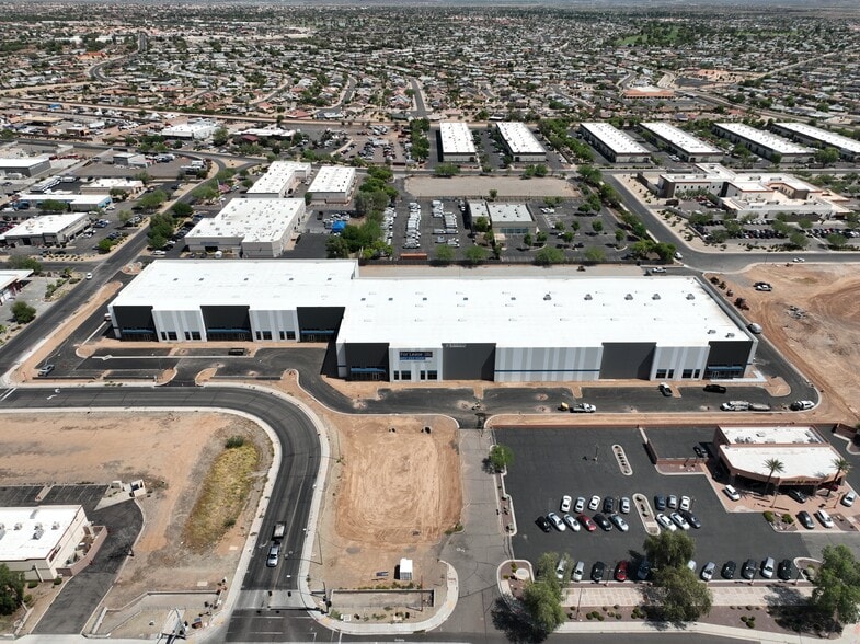 More Photos Of 13270 W Bell Rd, Surprise Distribution For Lease