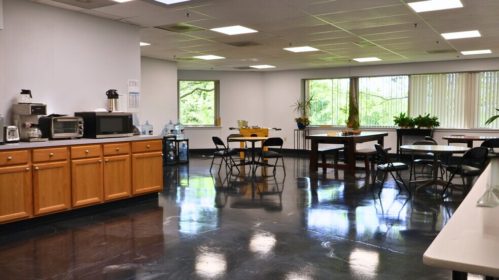 More Photos Of 6405 Flank Dr, Harrisburg Office For Sale