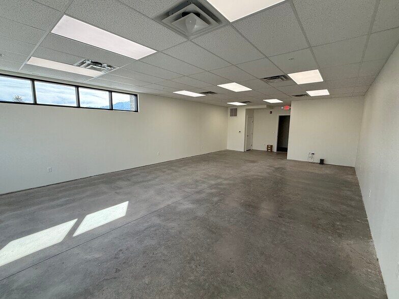 More Photos Of 205 Jasper Pl, Ridgway General Retail For Sale