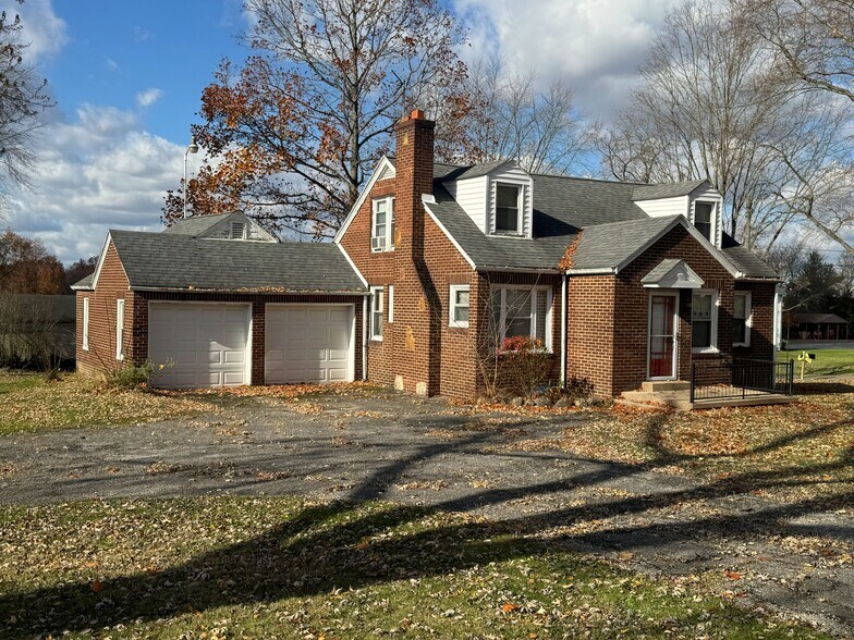 More Photos Of 374 Niles Cortland Rd SE, Warren Specialty For Sale