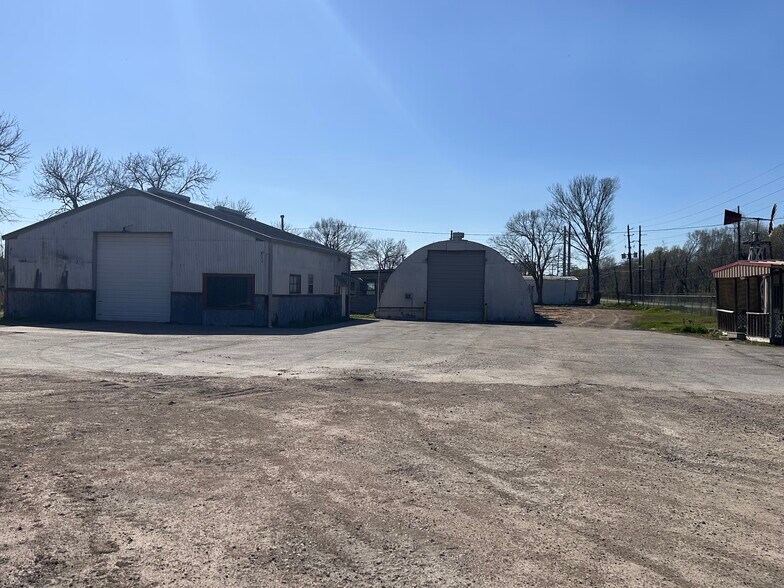 More Photos Of 3020 Beaumont Ave, Liberty Warehouse For Sale