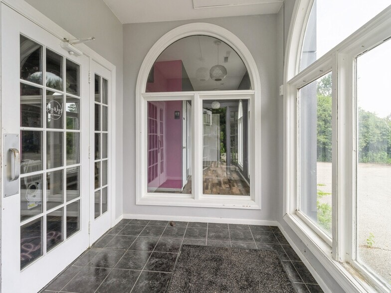 More Photos Of 6008 W Lincoln Way, Ames Restaurant For Sale