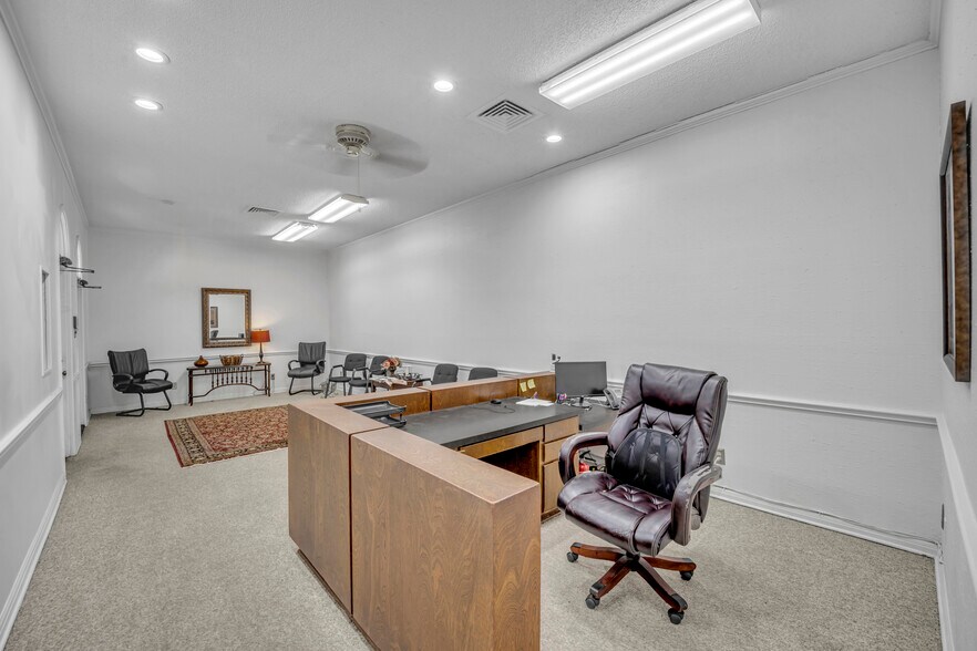 More Photos Of 721 W Abram St, Arlington Medical For Lease