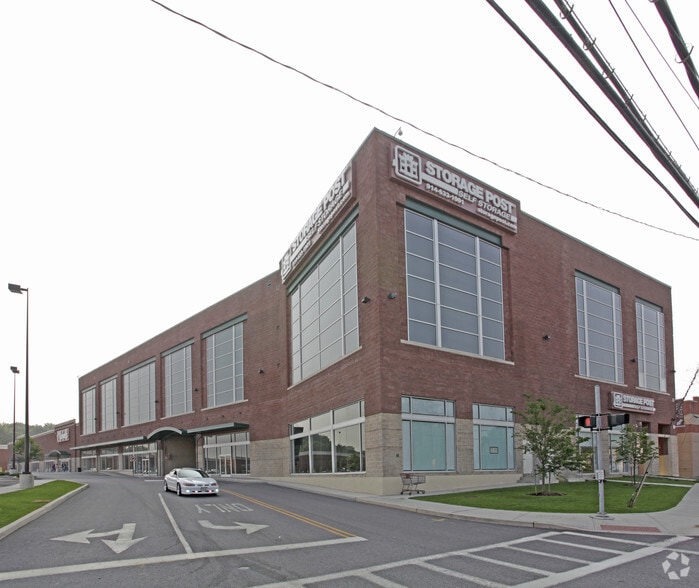 More Photos Of 825 Pelham Pky, Pelham Unknown For Lease