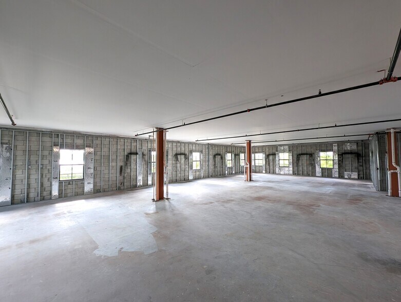 More Photos Of 1960 Pointe West Dr, Vero Beach Office For Sale