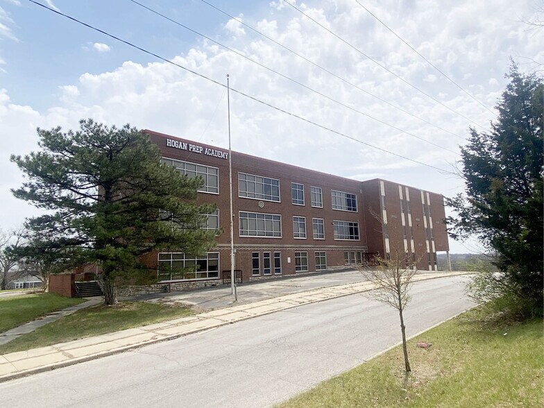 Primary Photo Of 2803 E 51st St, Kansas City Schools For Sale