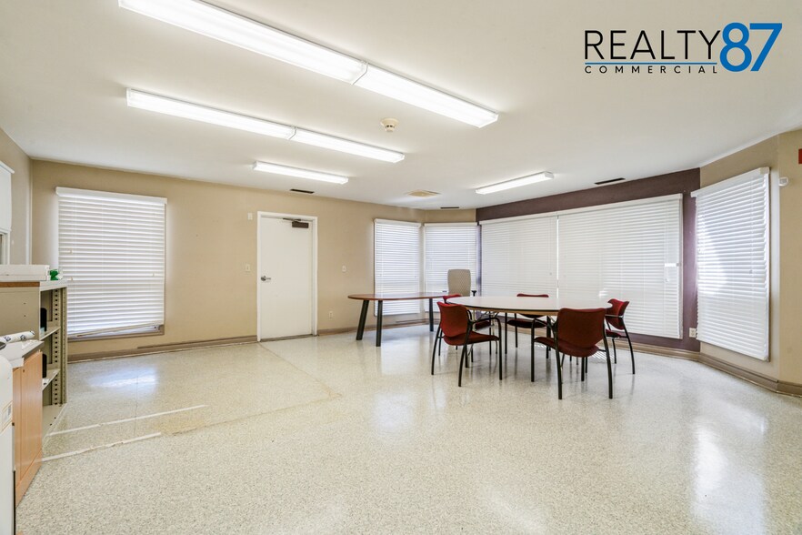 More Photos Of 715 10th Ave SE, Cedar Rapids Shelter For Sale