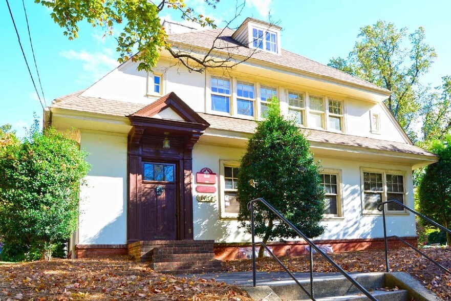 More Photos Of 1110 Brookstown Ave, Winston-Salem Office For Lease