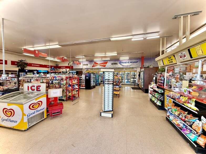 More Photos Of 2900 E Mill Plain Blvd, Vancouver Freestanding For Lease