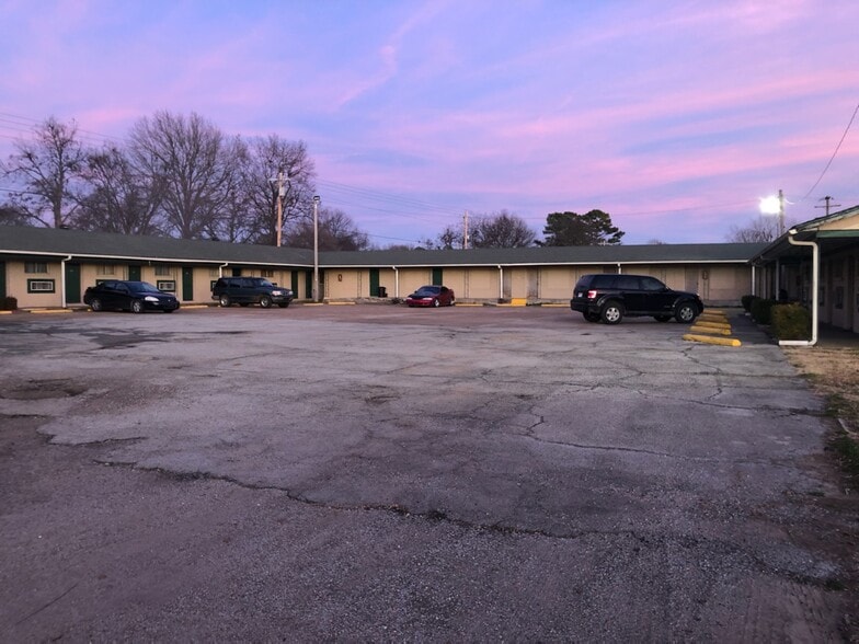 Primary Photo Of 1504 Highway 367 N, Newport Hospitality For Sale