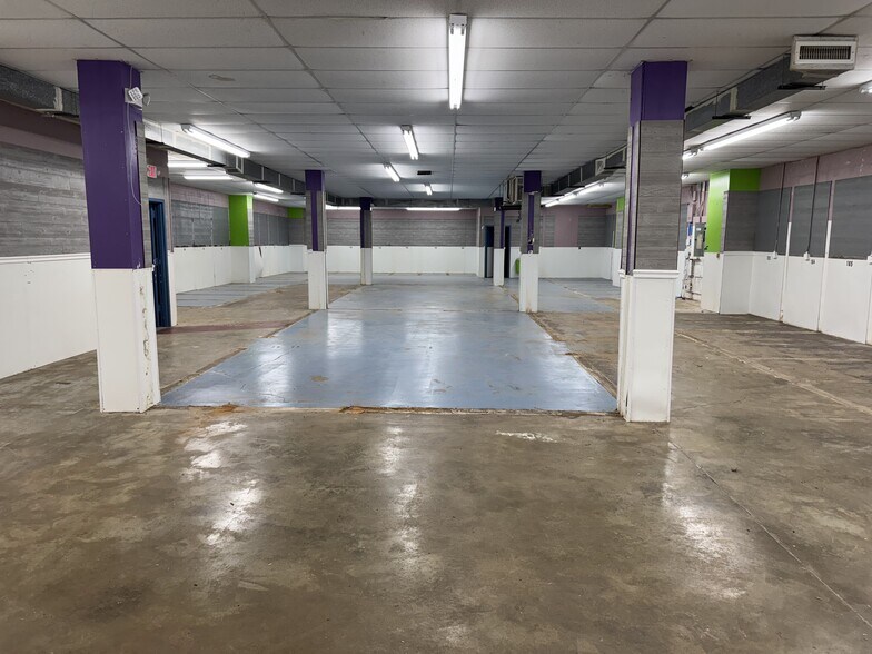 More Photos Of 900 W Chapel Rd, Asheville Showroom For Sale