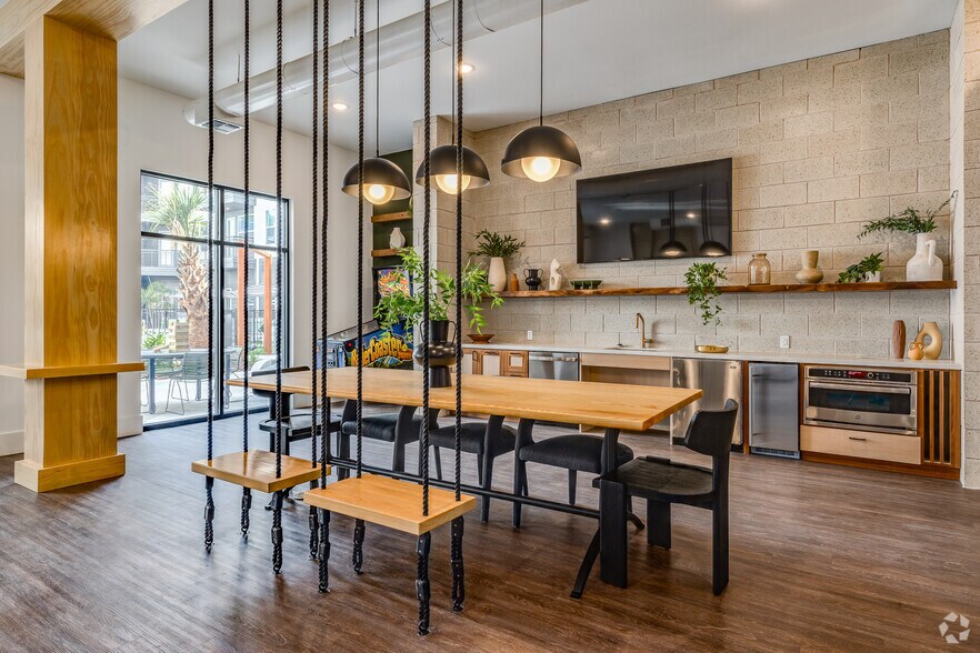 More Photos Of 1647 E Colonial Dr, Orlando Apartments For Sale