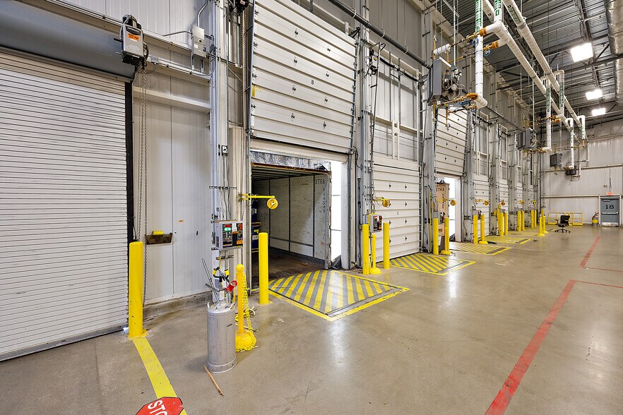 More Photos Of 1870 Building, Midland Distribution For Lease