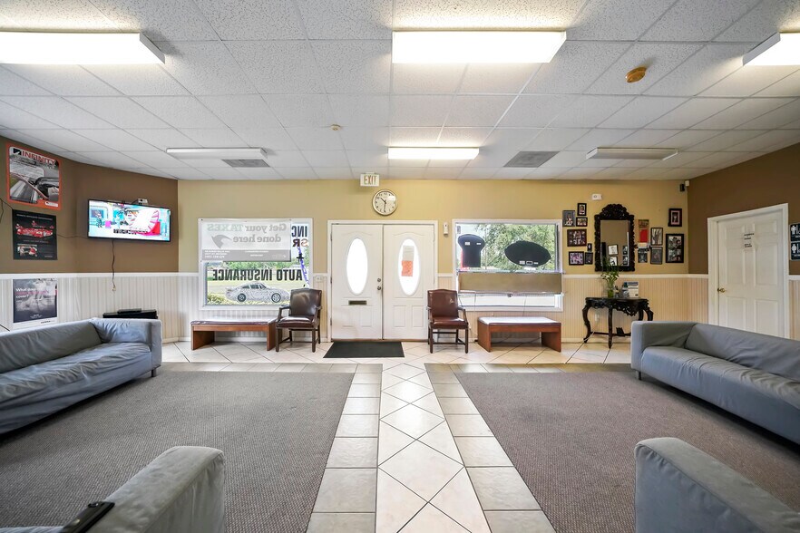 More Photos Of 2555 Allen Genoa Rd, Pasadena Freestanding For Sale