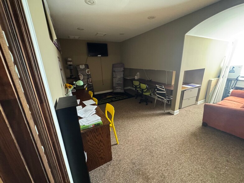 More Photos Of 3265 W Sarazens Cir, Memphis Office For Sale