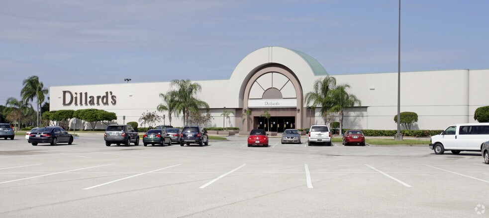 More Photos Of 6200 20th St, Vero Beach Unknown For Lease