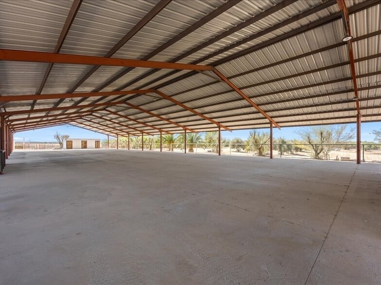 More Photos Of 34338 Nevis Ave, Mc Farland Horse Stables For Sale