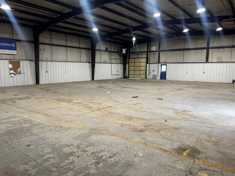 More Photos Of 1000 Kramer St, South Charleston Service For Lease