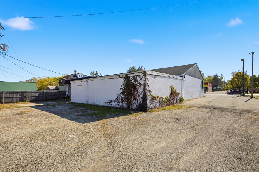 More Photos Of 3210 E Main St, Columbus Freestanding For Sale