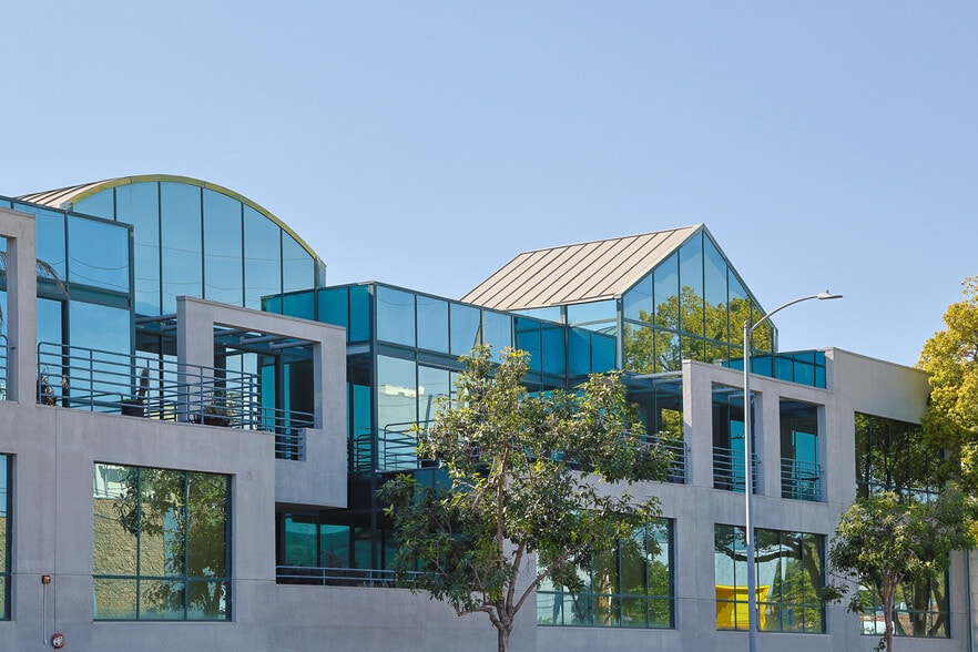 More Photos Of 4123 Lankershim Blvd, North Hollywood Office For Sale