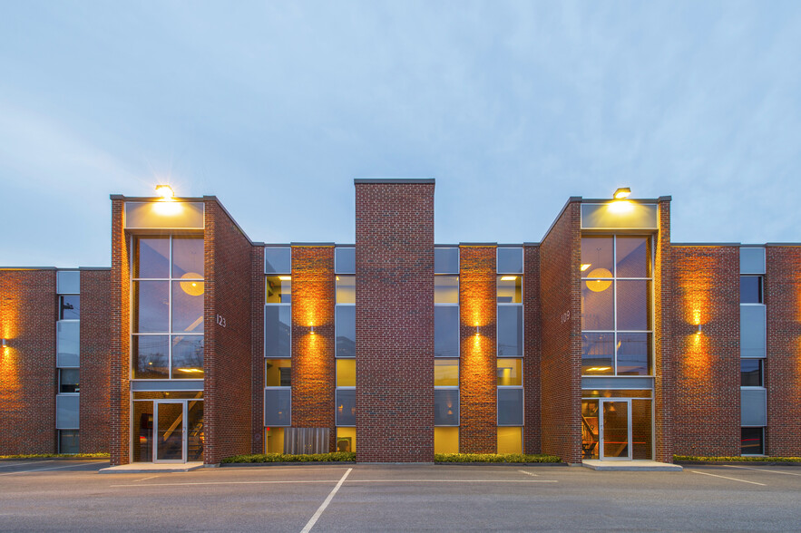 Primary Photo Of 109-123 Highland Ave, Needham Office For Lease