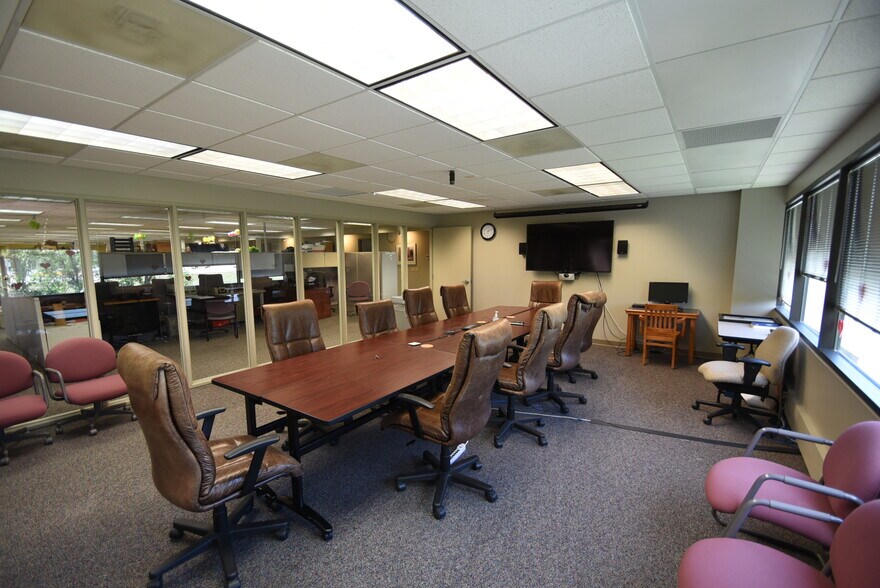 More Photos Of 1701 38th St S, Fargo Office For Lease