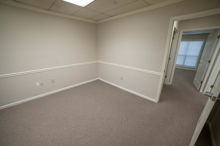 More Photos Of 875 Old Roswell Rd, Roswell Office For Sale