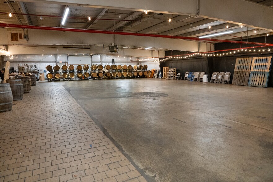 More Photos Of 95 Woodrock Rd, Weymouth Warehouse For Lease