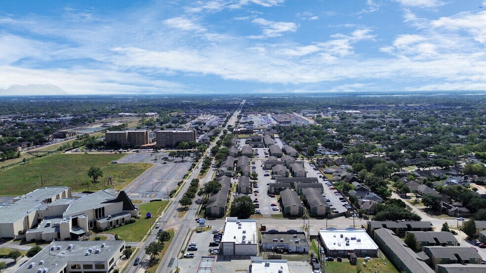 More Photos Of 10610 Fondren Rd, Houston General Retail For Lease