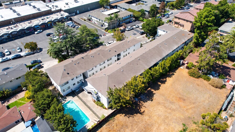 More Photos Of 1920 Latham St, Mountain View Apartments For Sale