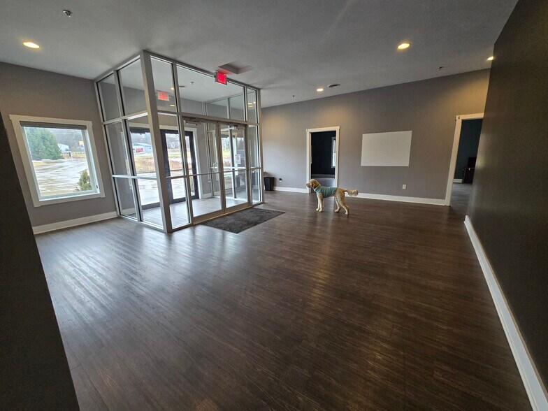 More Photos Of 1887 Cottage St, Ashland Warehouse For Lease