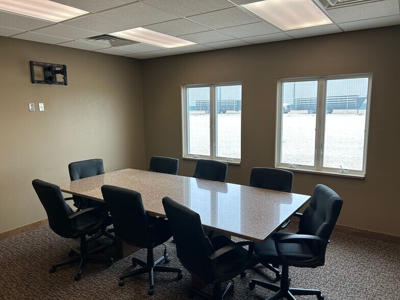 More Photos Of 83 Carter st, Underwood Industrial For Lease