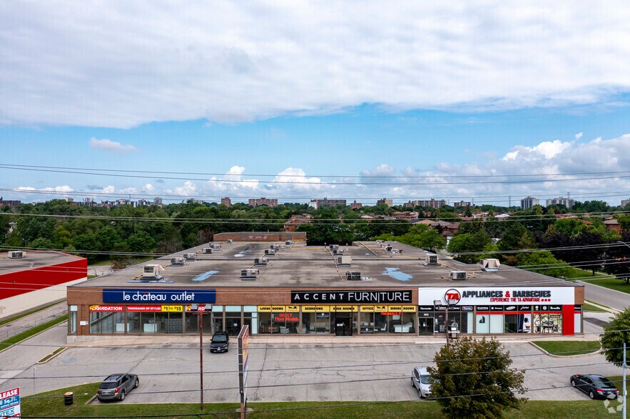 More Photos Of 1655 Dundas St E, Mississauga Freestanding For Lease