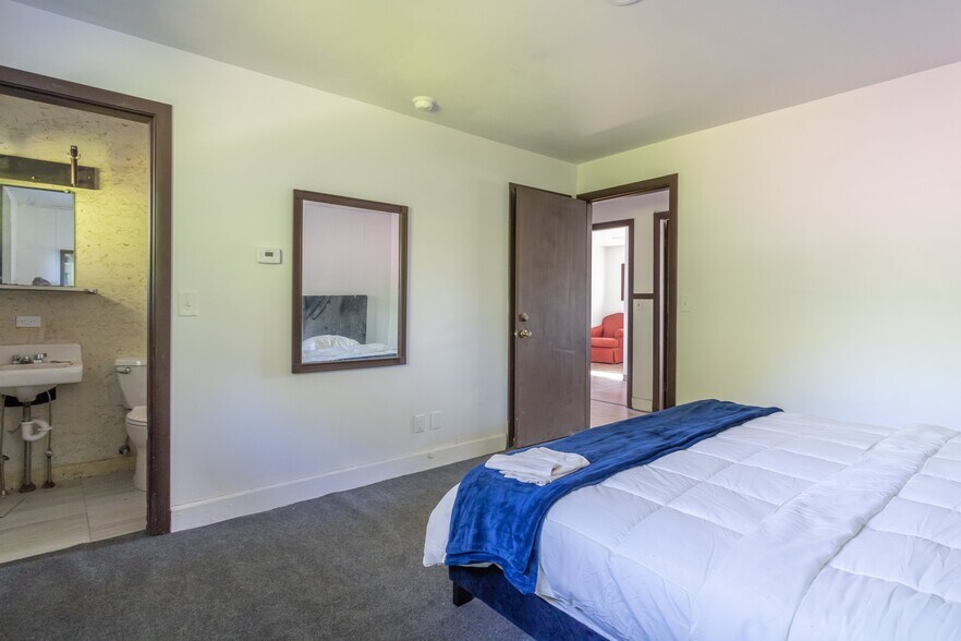 More Photos Of 196 US Route 1, Bucksport Hotel For Sale